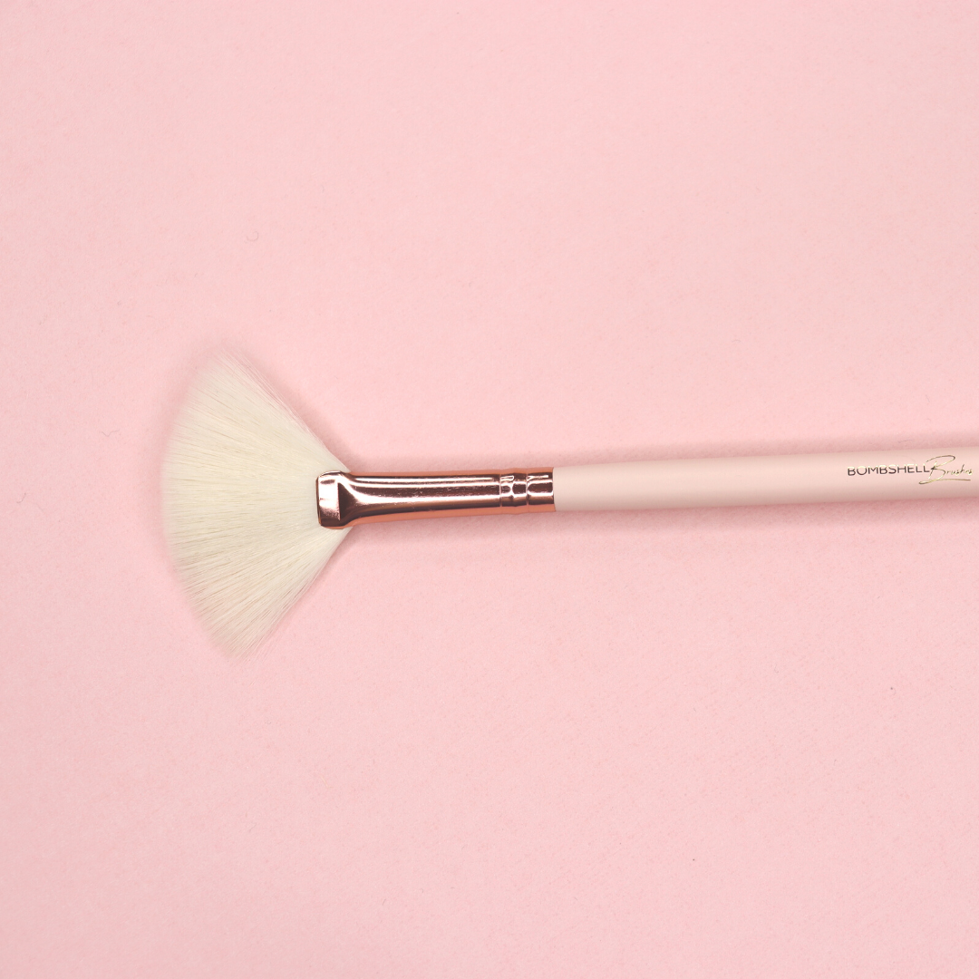 LARGE FAN BRUSH - Makeup and Beauty Courses Online