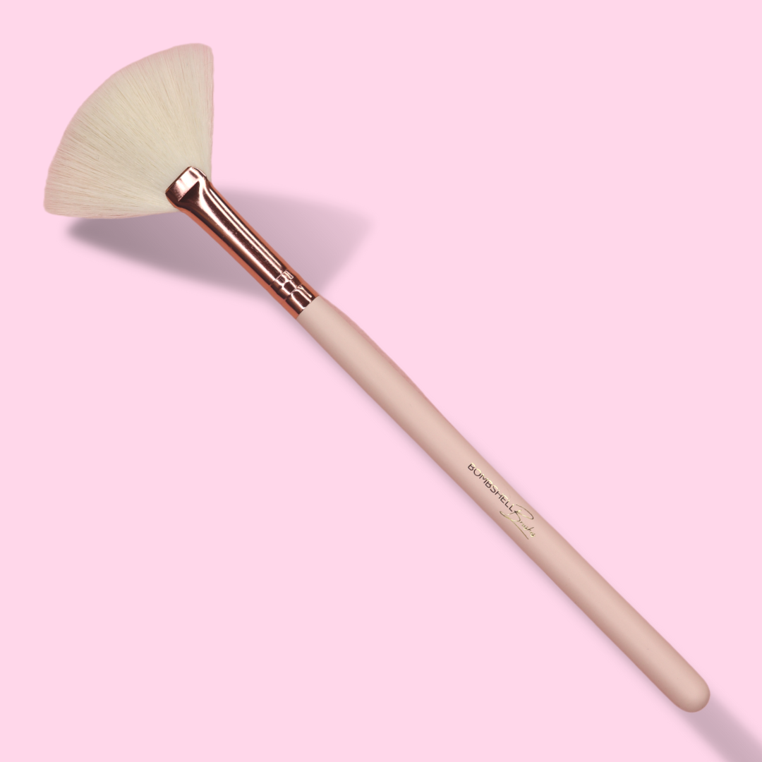LARGE FAN BRUSH - Makeup and Beauty Courses Online
